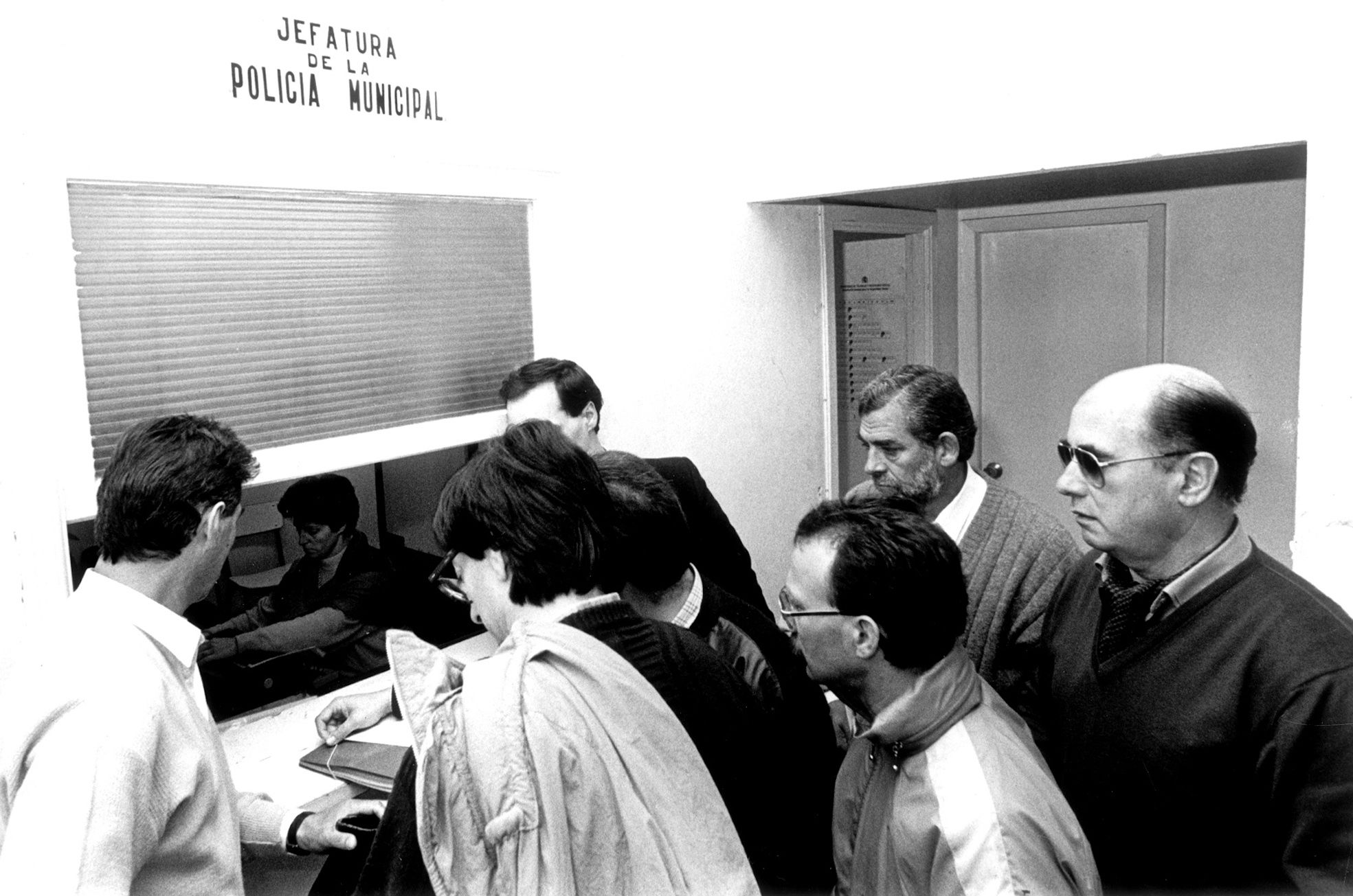 El conflicto de la contribución en Cangas: protestas y un alcalde asediado que no pudo volver a entrar en el Concello