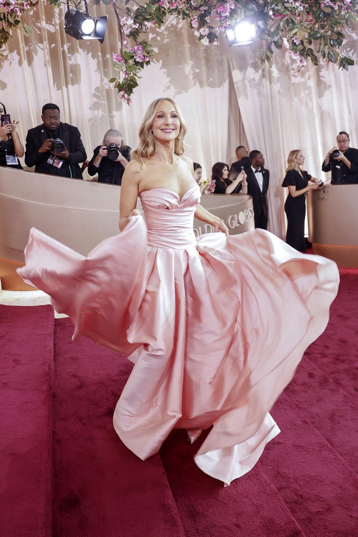 La cómica Nikki Glaser, encargada de presentar la gala de los Globos de Oro este domingo en Los Ángeles. EFE/EPA/CHRIS TORRES