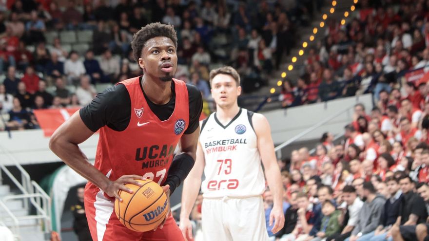 Antetokounmpo da un paso al frente en la recta final del UCAM