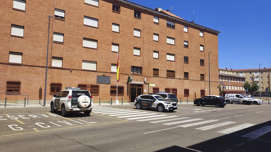 Apuñalamiento en Benavente: le rebana el cuello junto al cuartel de la Guardia Civil