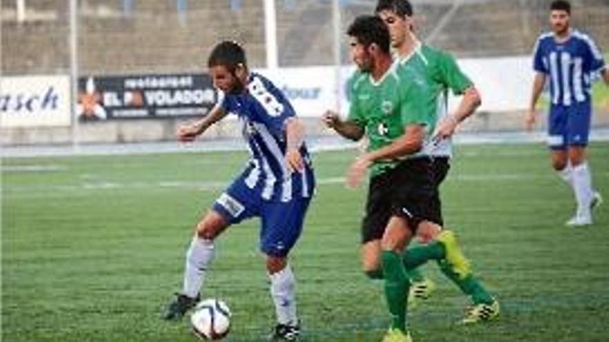 Roger Vidal, en acció en elpartit contra l&#039;Ascó a Vilatenim.