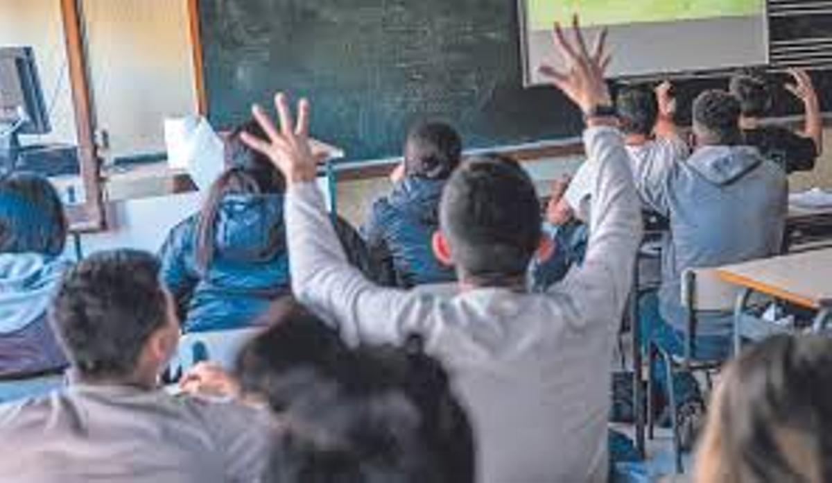 Un grupo de alumnos en un aula.