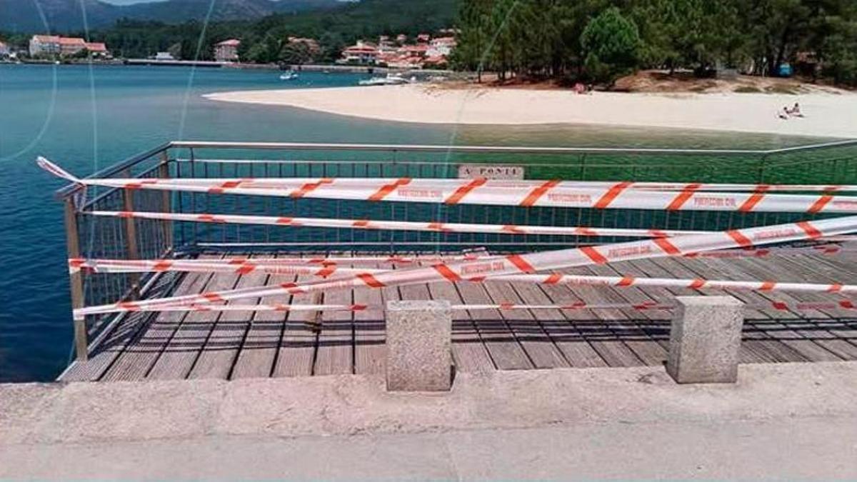 O acceso á pasarela foi precintado.