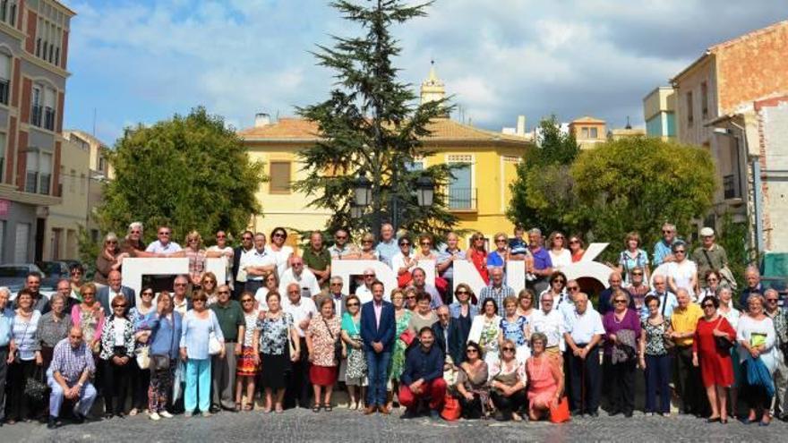 Unas cien personas participan en el Día del Pinosero Ausente dedicado al Monte Cabeço