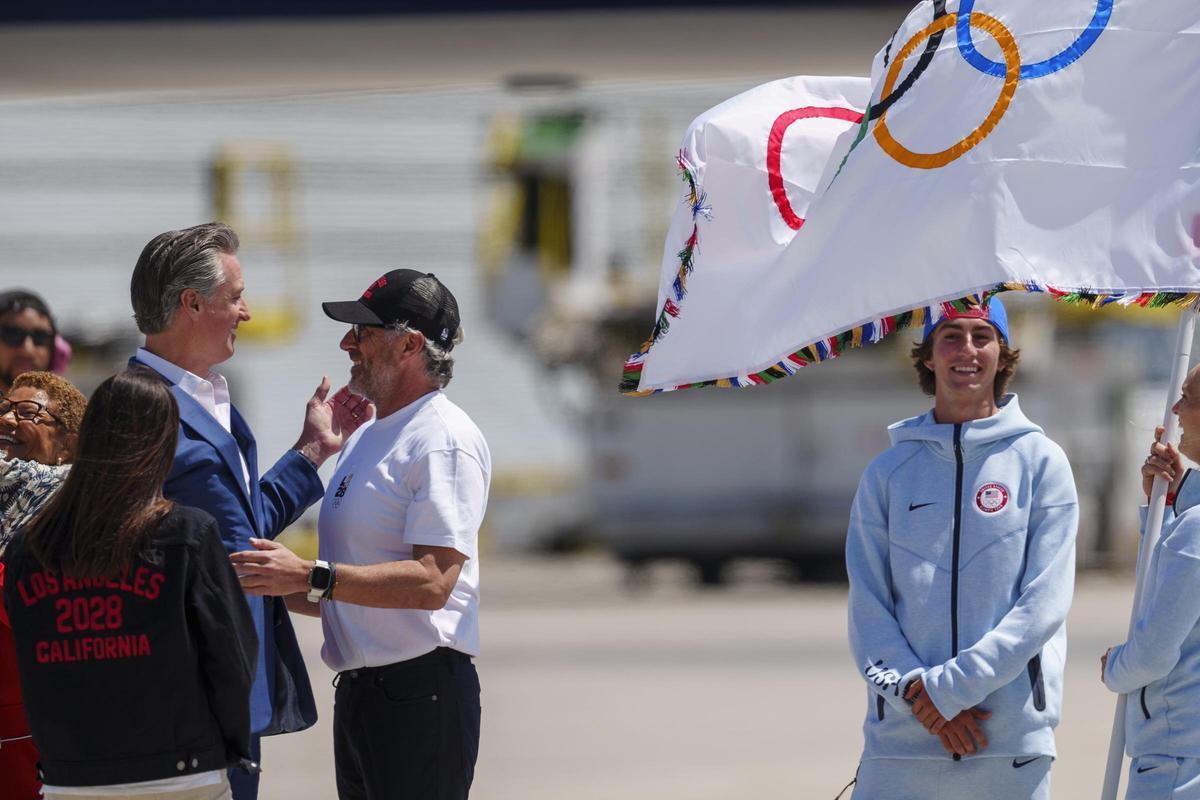 La bandera olímpica ya está en Los Ángeles, sede de los Juegos en 2028