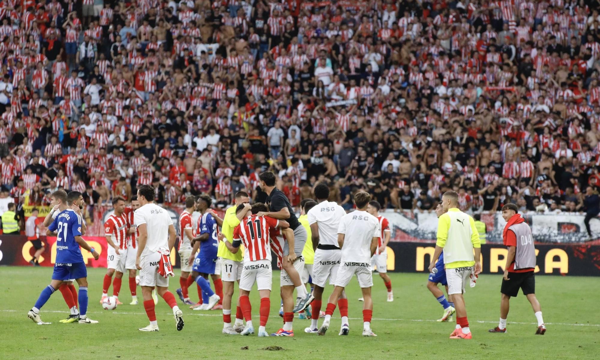 Derbi asturiano: las imágenes del partido entre el Sporting y el Oviedo en El Molinón