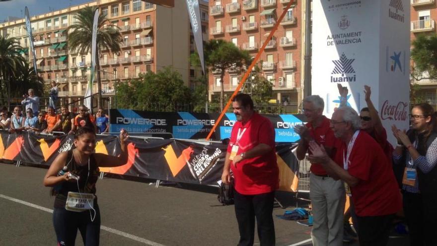 Elisa, la última clasificada del Medio Maratón Valencia