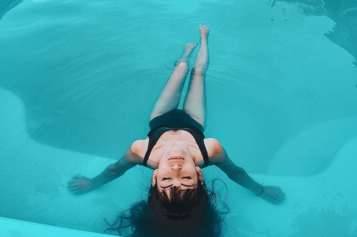 Ejercicios en la piscina para perder barriga.