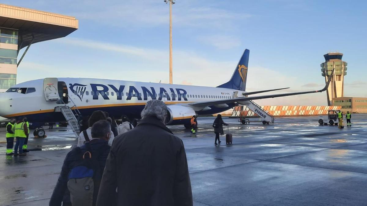 VUELOS SANTIAGO COMPOSTELA: Ryanair amplía las rutas internacionales desde  Lavacolla