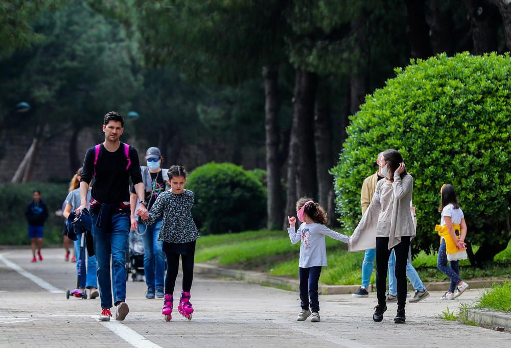 Los niños vuelven a llenar parques y calles