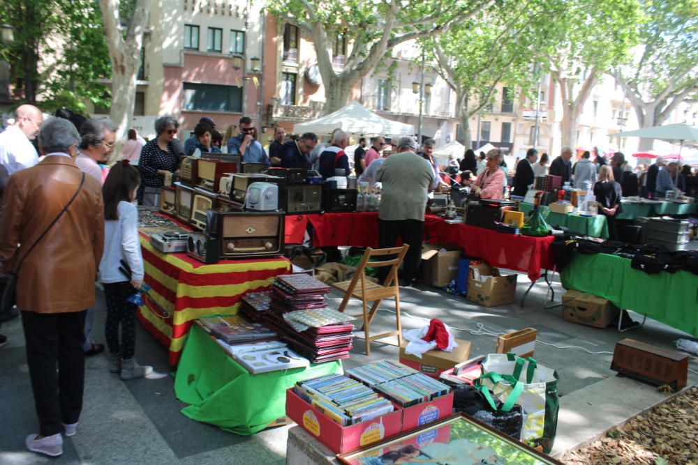 Figueres rep riuades de gent a les fires de carrer