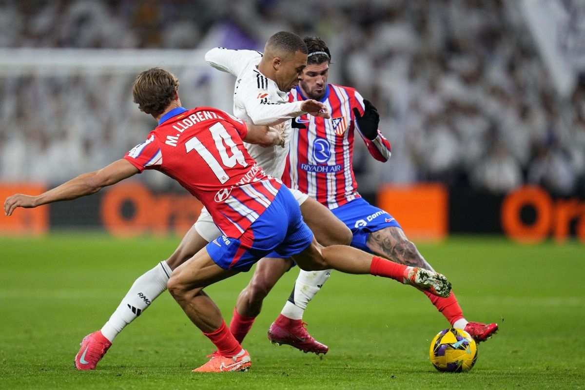 Real Madrids Kylian Mbappe vies for the ball with Atletico Madrids Marcos Llorenteleft, and Rodrigo De Paul, right, during a Spanish La Liga soccer match between Real Madrid and Atletico Madrid at the Santiago Bernabeu stadium in Madrid, Saturday, Feb. 8, 2025. (AP Photo/Manu Fernandez). EDITORIAL USE ONLY/ONLY ITALY AND SPAIN