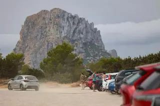 Todas las imágenes sobre la apertura provisional del parking de Cala d'Hort