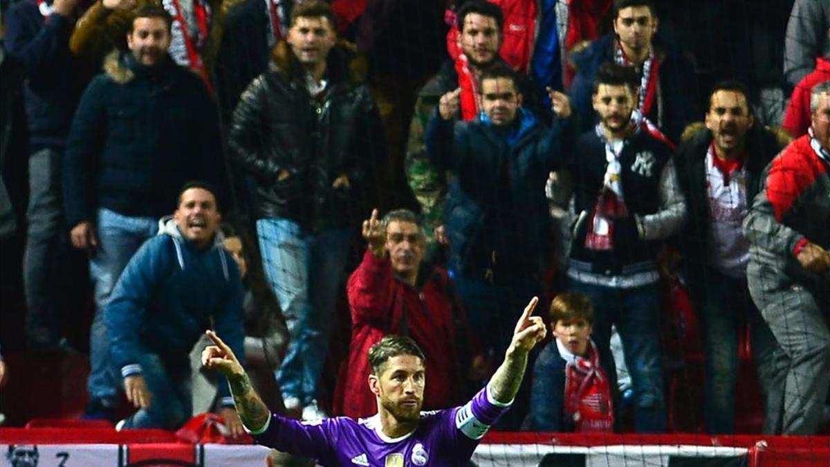 La afición del Sevilla no tuvo piedad con Sergio Ramos