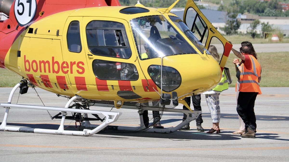 Un helicòpter dels Bombers a l’aeroport de Sabadell