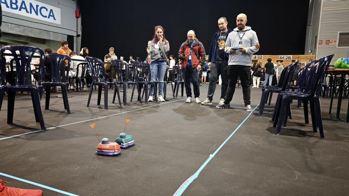 Una IA en el portátil y drones que juegan al fútbol