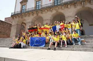 Fotogalería | El Ayuntamiento de Cáceres recibe a los partipantes del campamento Yellow Summer