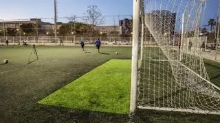 Prohíben los partidos de fútbol en el campo de Vía Parque de Alicante hasta que no se reparen "los daños existentes"
