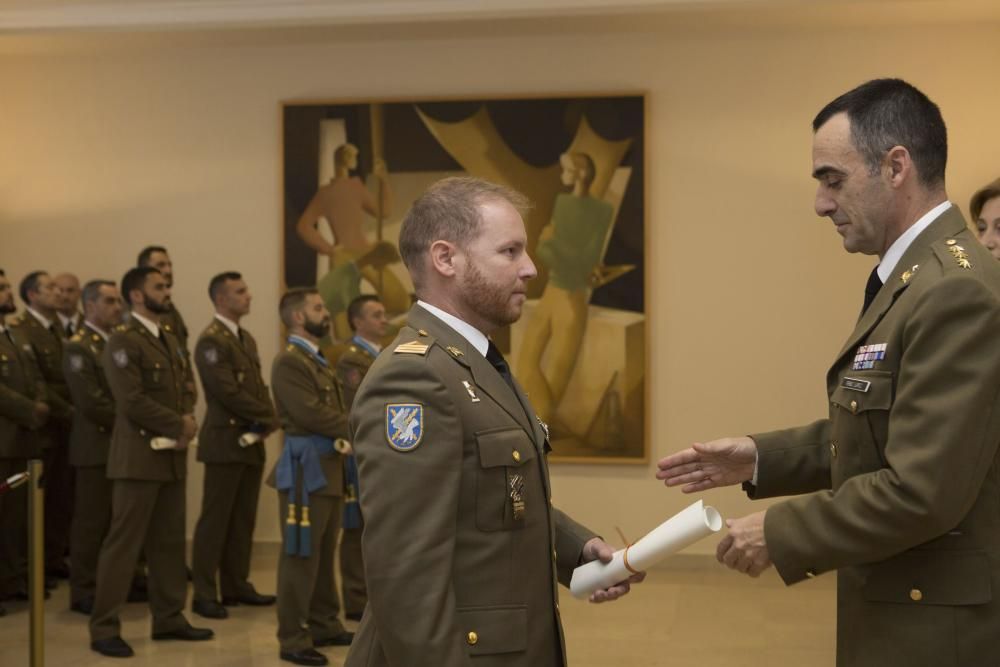 Entrega de distinciones de la orden del mérito civil a 16 integrantes del regimiento de infantería Príncipe