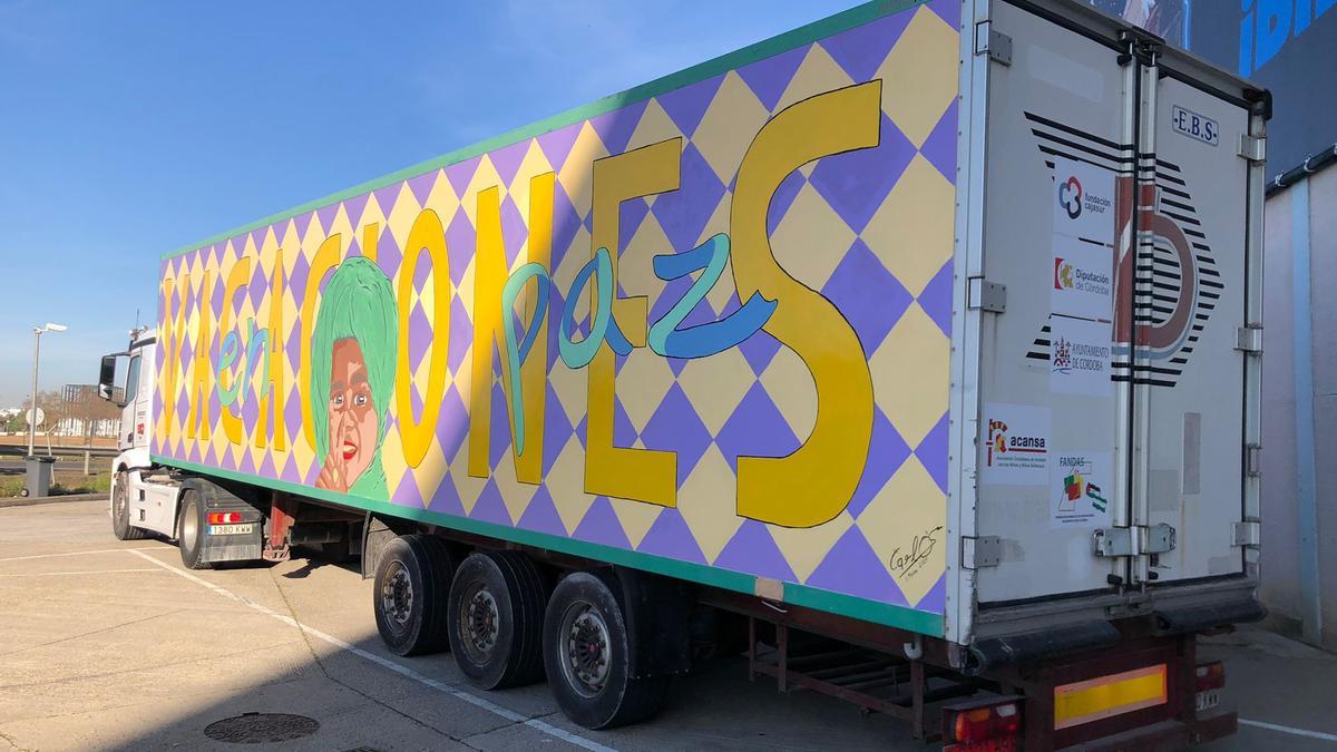 Camión con las cajas para los niños del campamento de refugiados del Sáhara.