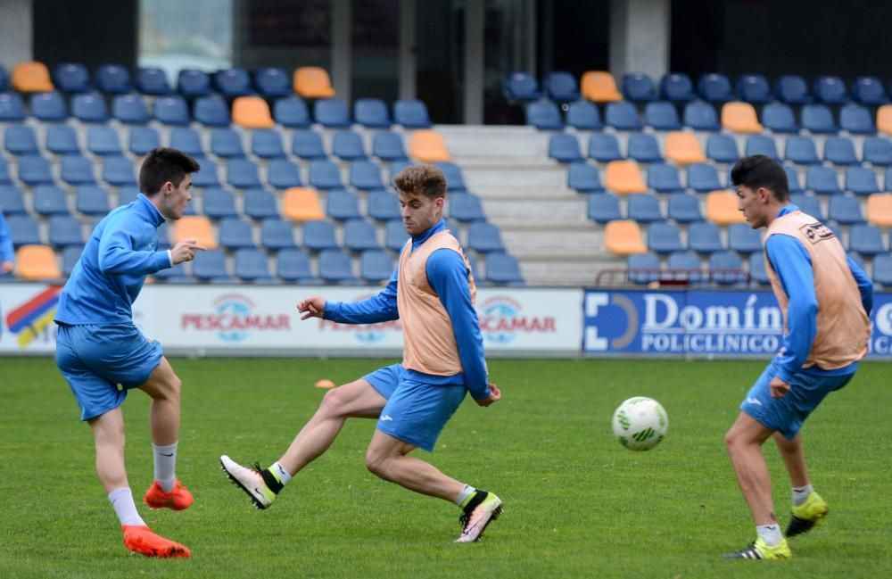 Entrenamiento del Pontevedra en Pasarón