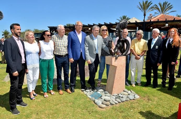 MONUMENTO BARES JAIME URRUTIA MELONERAS COCA COLA