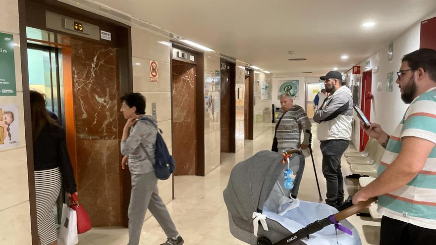 Tres de los cuatro ascensores del hospital Materno Infantil de Zaragoza están &quot;parados&quot;