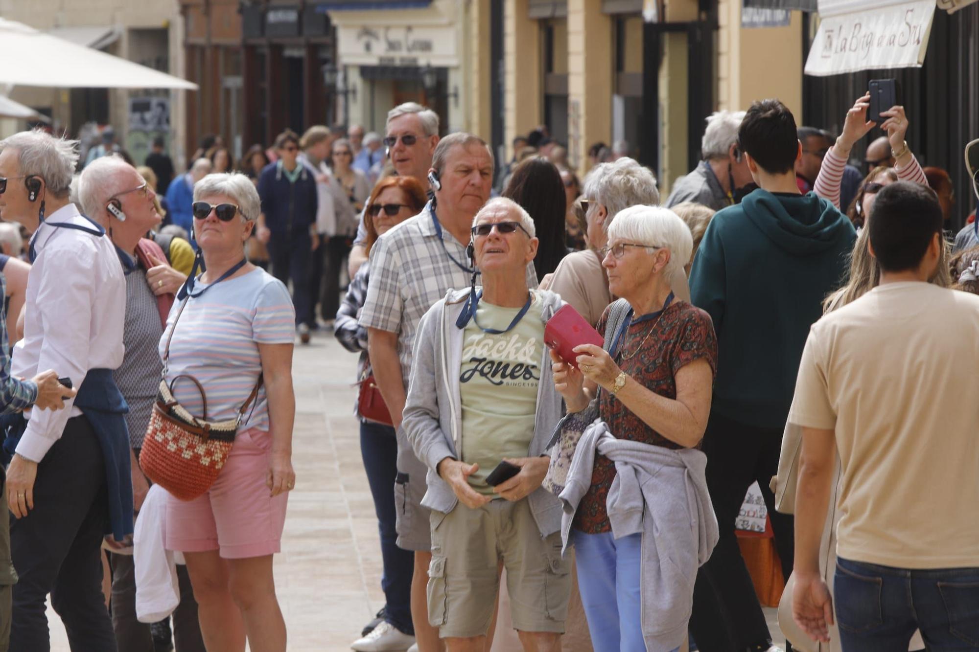 Llenazo en el centro de València en el fin de semana previo a las vacaciones de Semana Santa