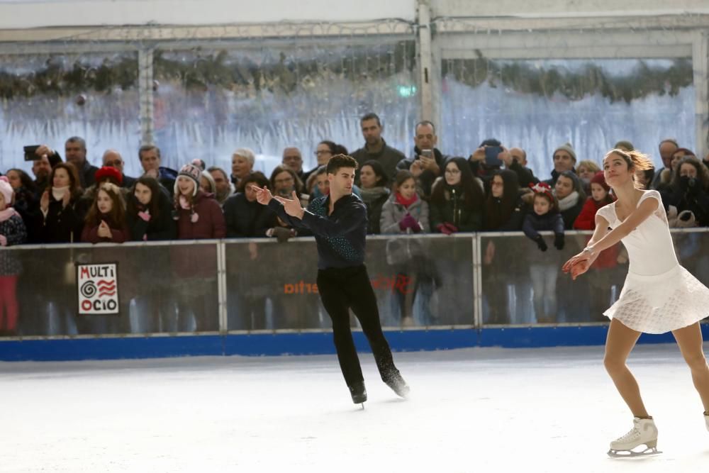 Exhibición de patinaje sobre hielo