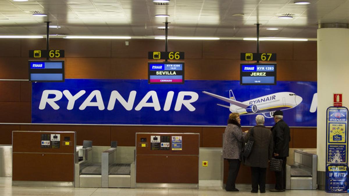 Mostradores de Ryanair en el aeropuerto de El Prat.