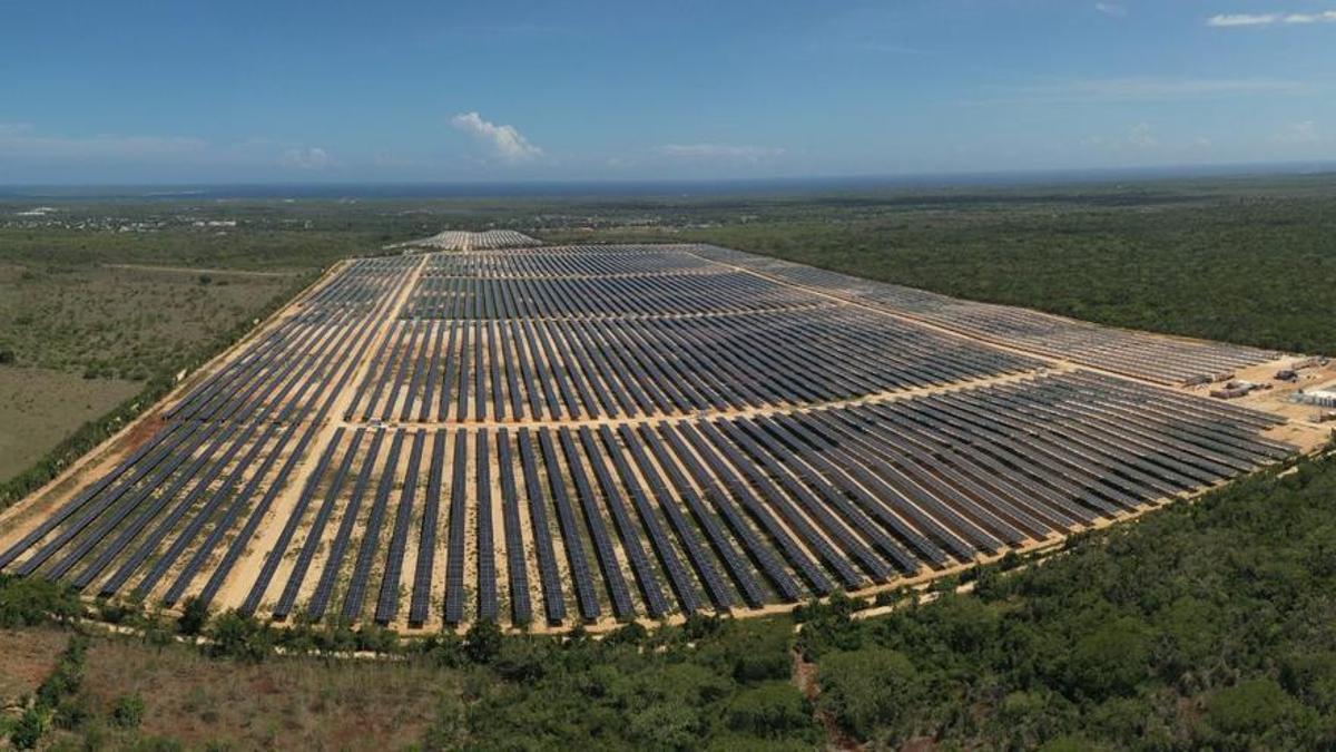 Vista general del parque fotovoltaico Cumayasa 1, inaugurado hoy junto al Cumayasa 2 por el grupo gallego.