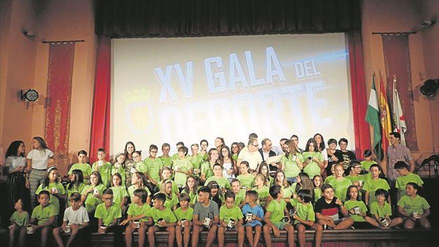 Bujalance reconoce a sus deportistas en una gala celebrada en el Teatro Español