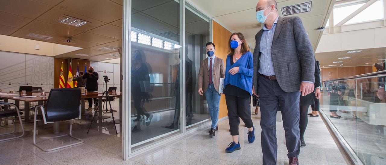 Vicent Marí, Francina Armengol y Rafa Ruiz, en el Consell de Ibiza. Vicent Marí