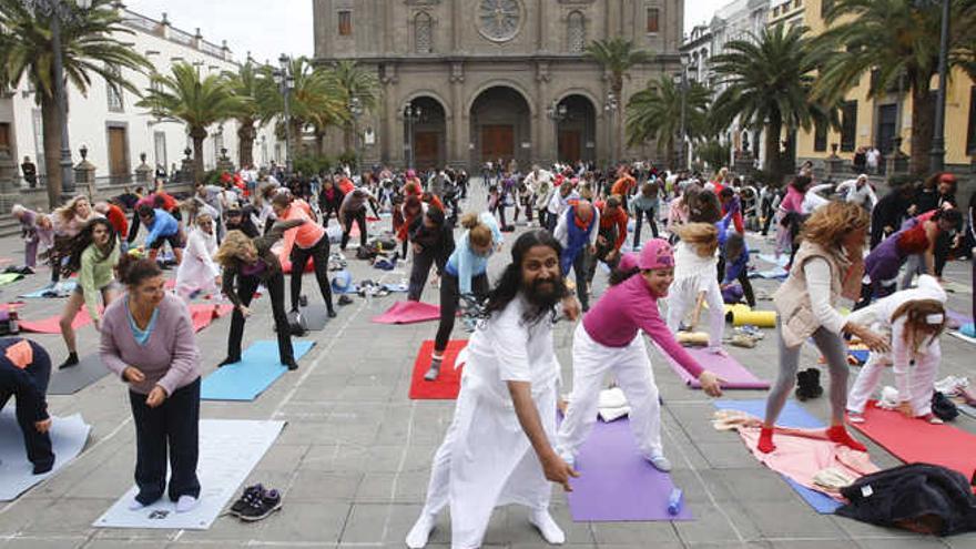 Maratón de yoga en Santa Ana