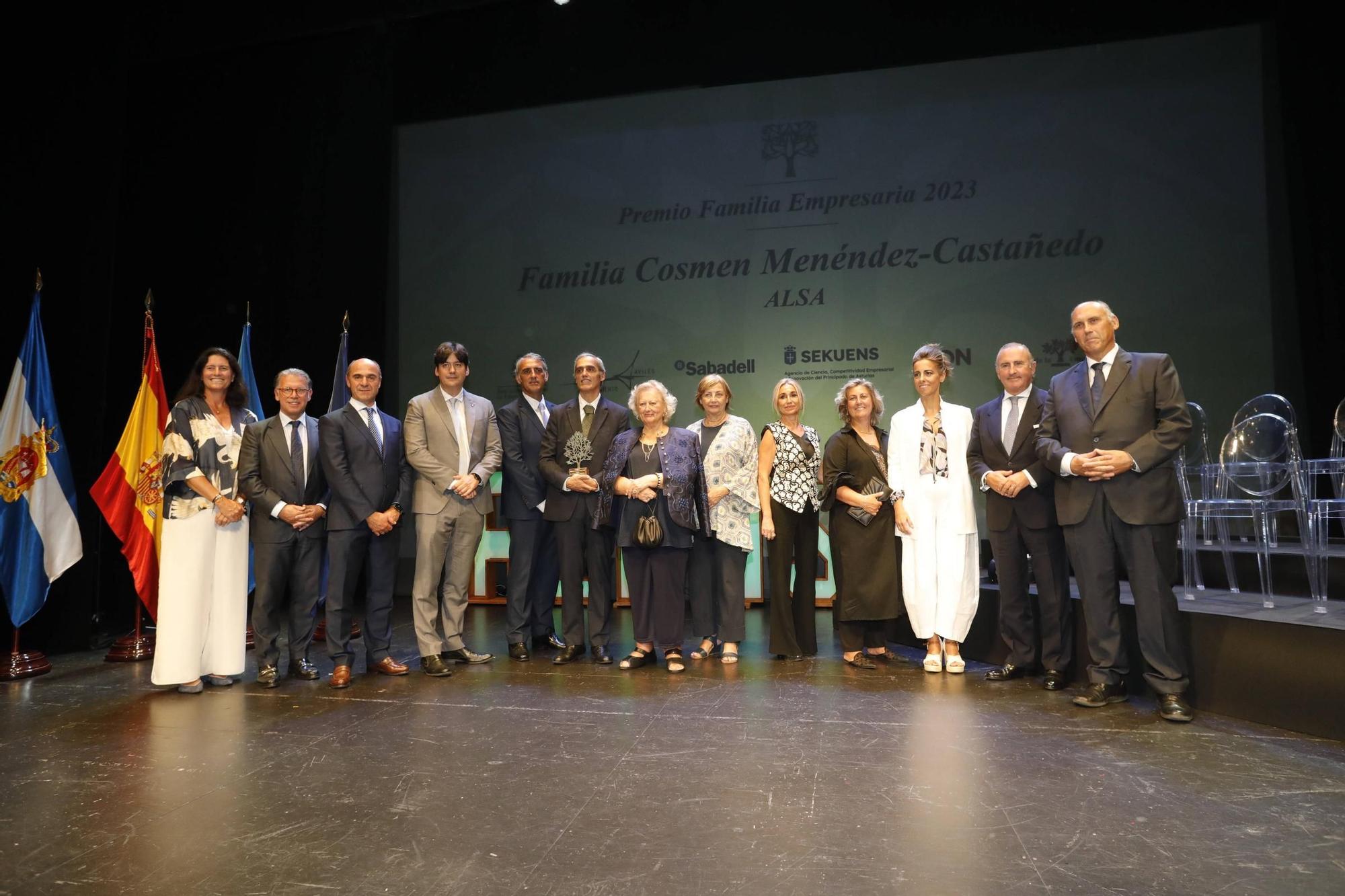 Entrega del premio "Familia Empresaria" a la familia Cosmen Menéndez-Castañedo