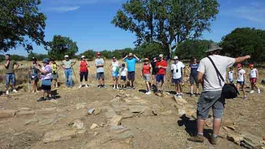 Participantes en las excavaciones en el Castillón de Santa Eulalia de Tábara.