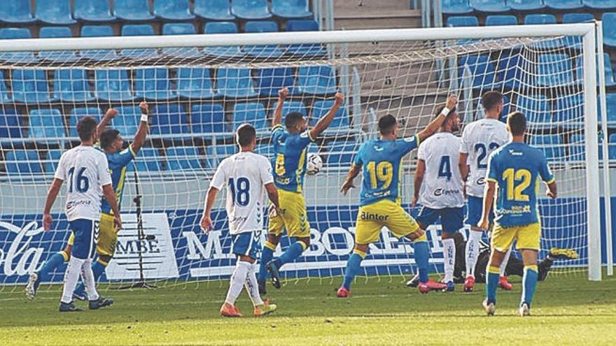 Las Palmas celebra el 0-1, obra de Rober.