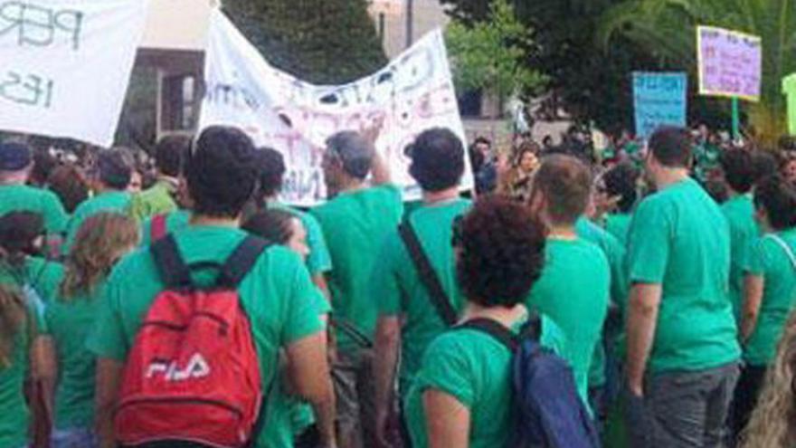 La apertura del curso universitario se tiñe de verde.