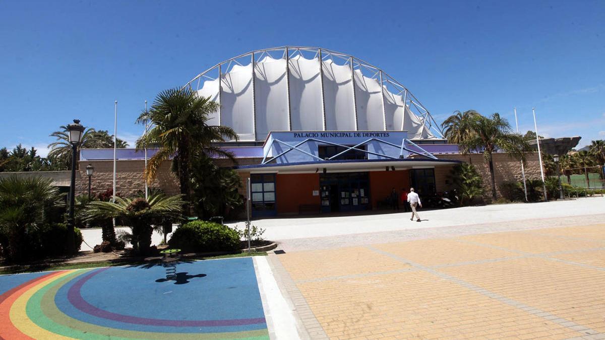 Acceso del pabellón Elena Benítez, en San Pedro Alcántara.