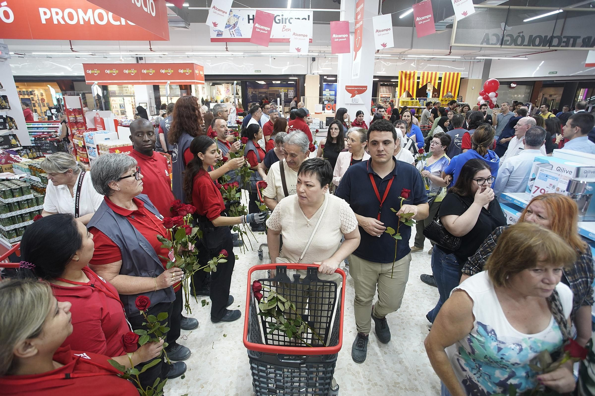 Les imatges de la inauguració del nou supermercat Alcampo de l'Espai Gironès