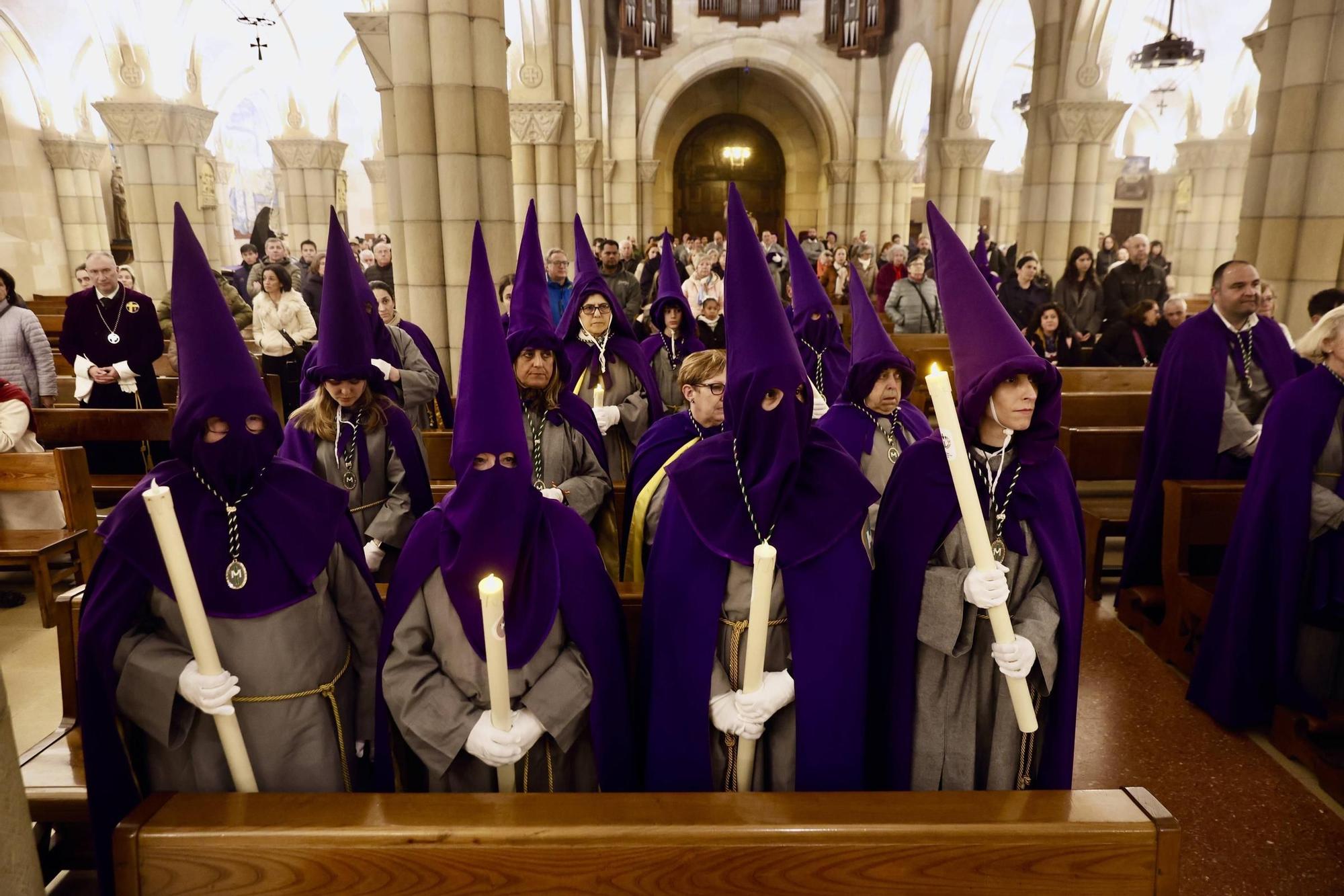 La lluvia frustra la procesión de las Lágrimas de San Pedro en Gijón
