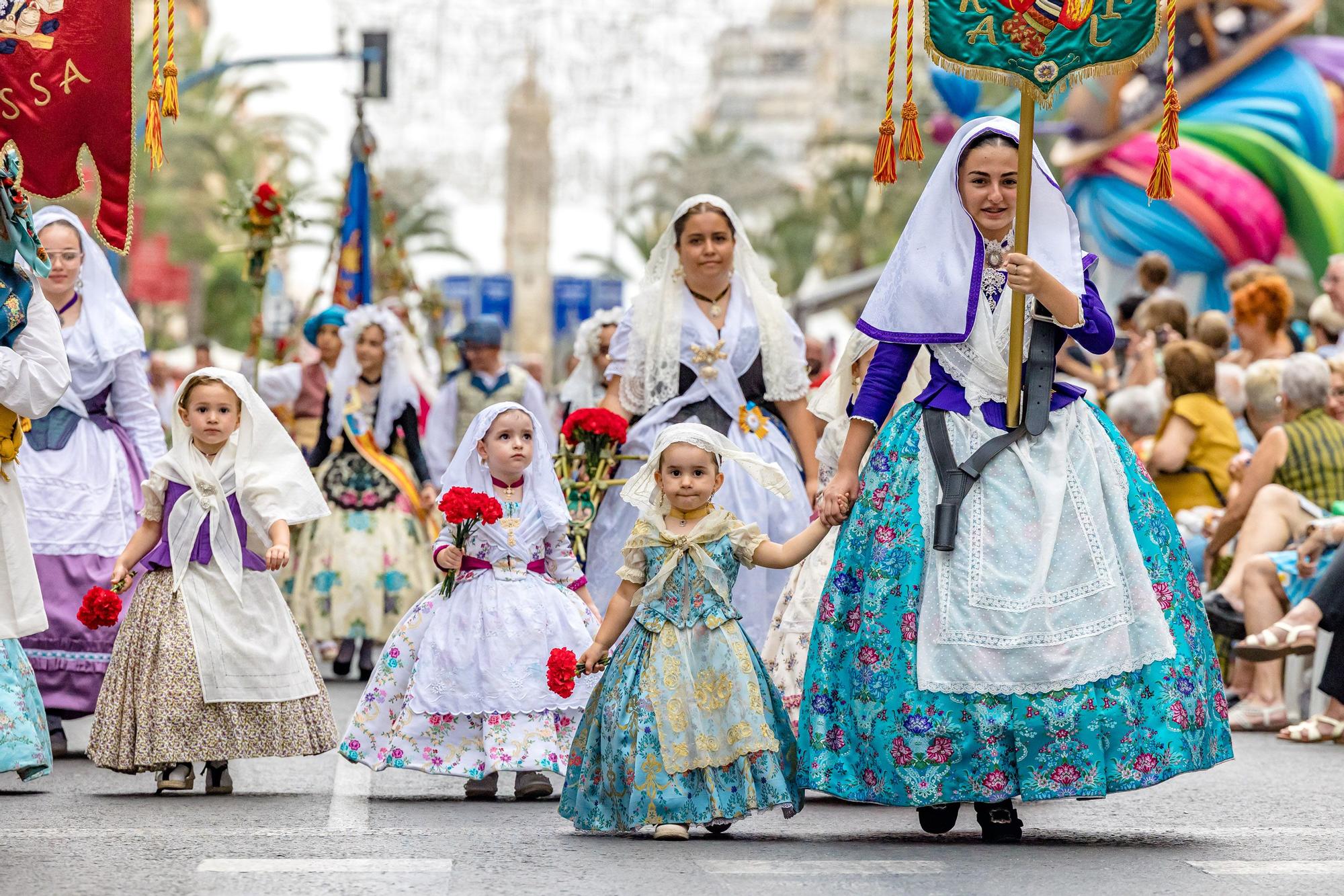 La Ofrenda de flores de las Hogueras 2022 en imágenes