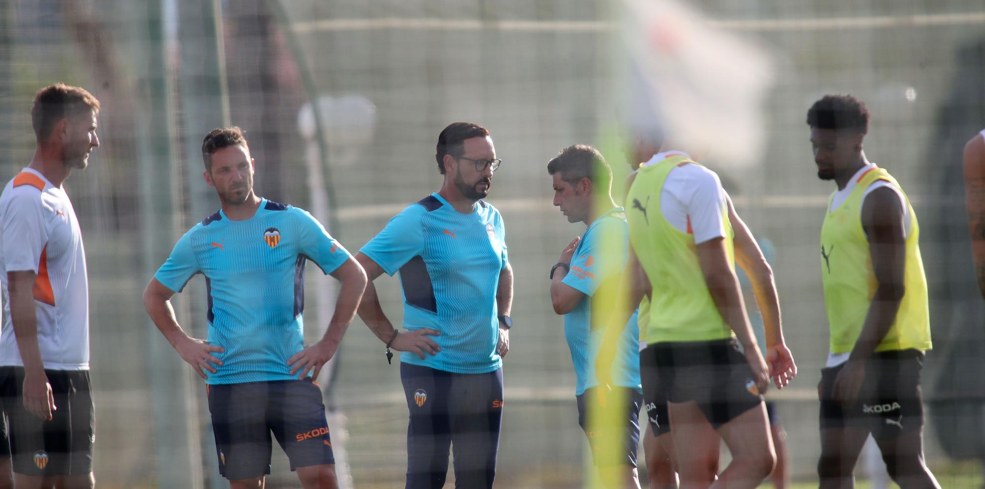 Las imágenes del entrenamiento del Valencia CF en Oliva