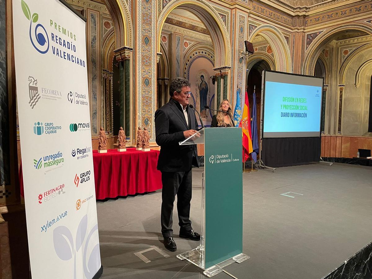 Toni Cabot dirigió unas palabras de agradecimiento tras recoger el premio de Fecoreva