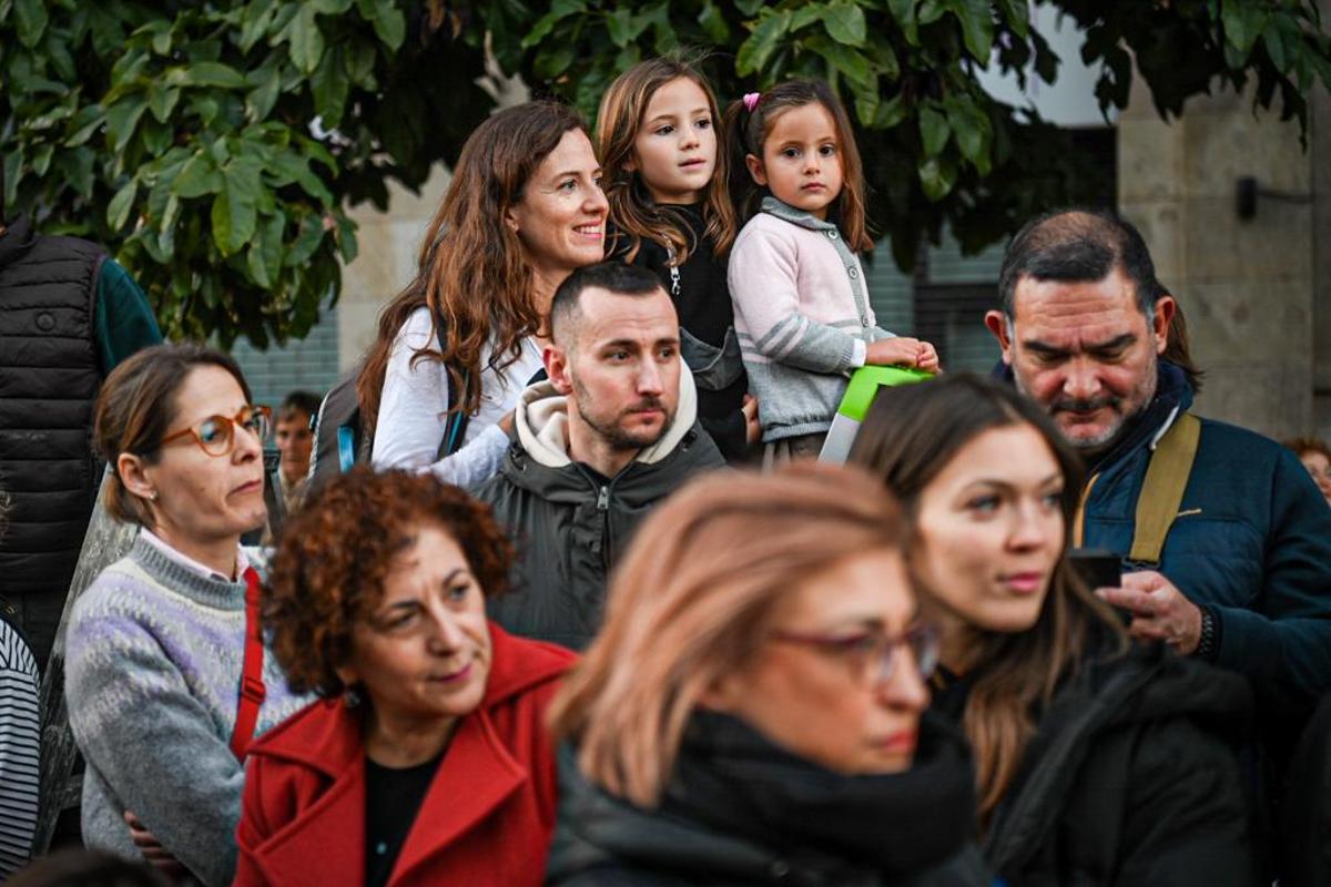 Miles de niños esperan la llegada de los Reyes Magos