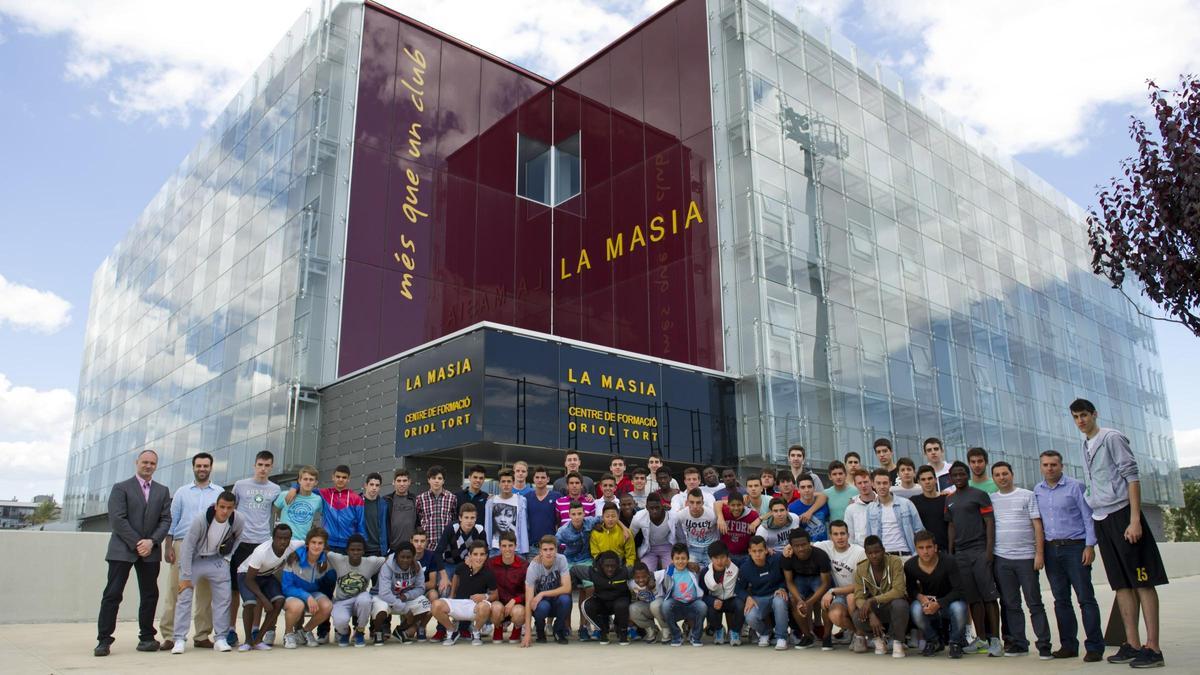 Foto de grupo de los residentes de la temporada 2012/2013 del Centre de Formació Oriol Tort.