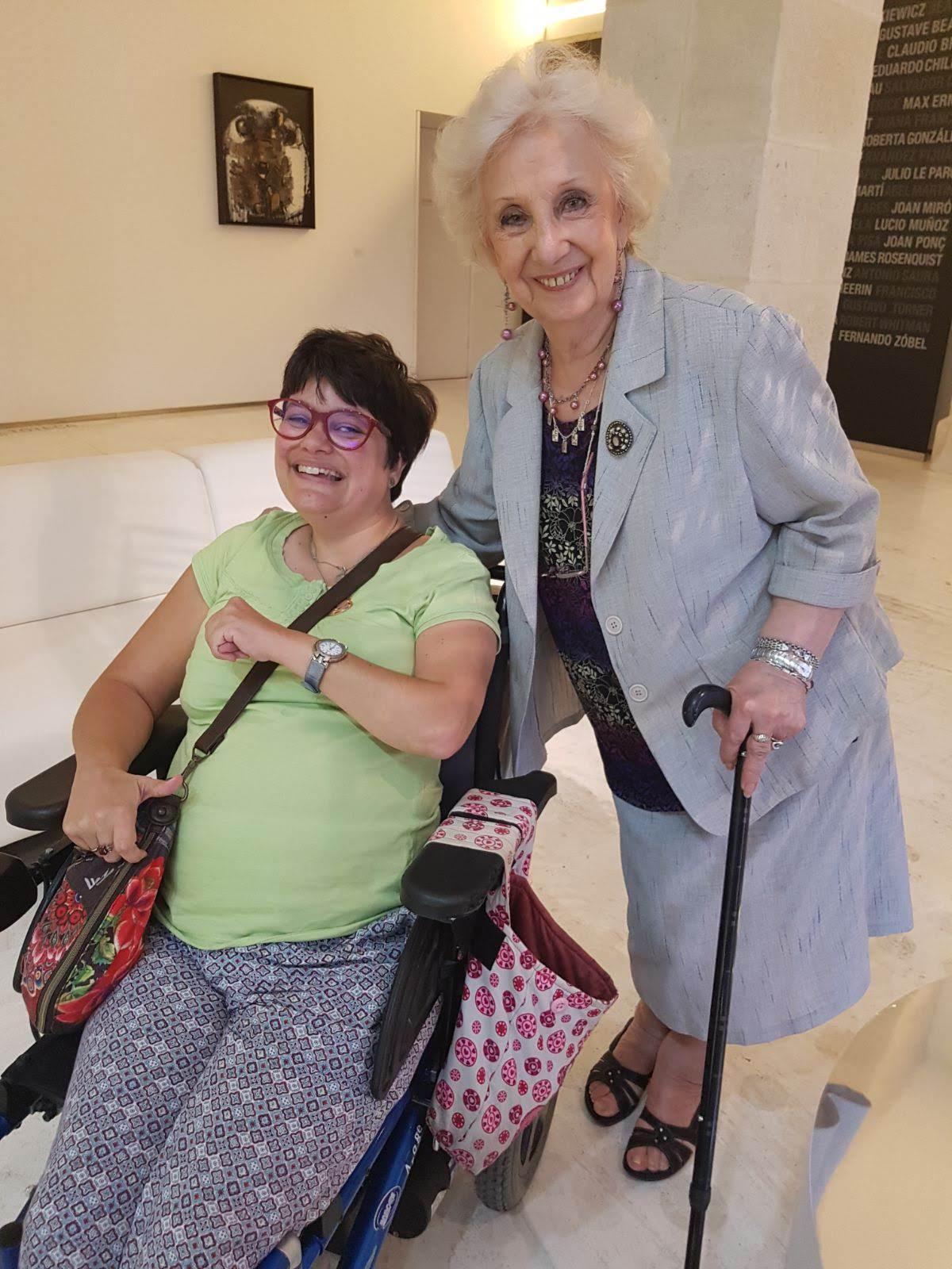 Laura Soler y EStela de Carlotto.