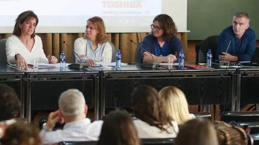 De izquierda a derecha, los profesores Leonor Suárez, Marta Friera, María Valvidares y Miguel Presno.