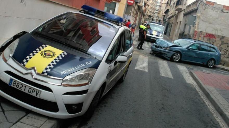 Accidente de tráfico con un coche de la Policía Local