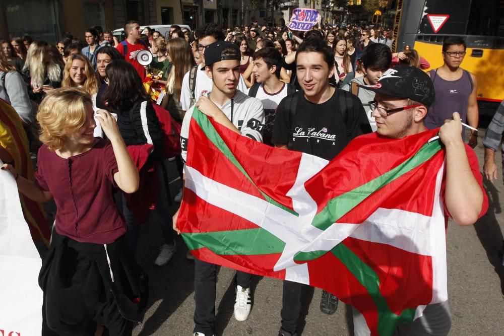 L''alumnat de Secundària surt als carrers de Girona per rebutjar les revàlides
